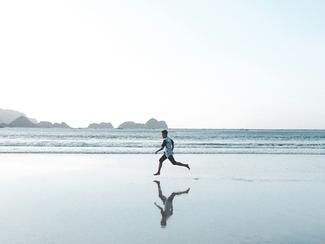 Le beach running : pourquoi courir sur le...