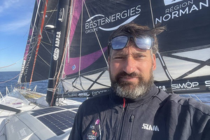 Vendée Globe : record de vitesse, mi-parcours, Océan Pacifique pour Louis Duc