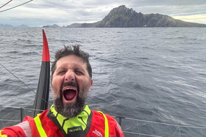 Vendée Globe : Yoann Richomme passe le cap Horn en tête et pulvérise le record
