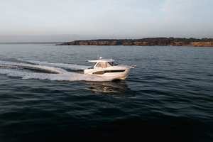 Antares 9 : Beneteau réinvente le weekender moderne