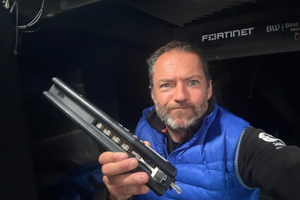 Vendée Globe : Problème de hook de grand-voile pour Romain Attanasio