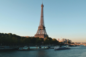 A Paris, la Seine transporte pour des livraisons plus écologiques et ponctuelles