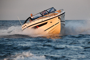 Les nouveautés 2025 à ne pas manquer : 5 bateaux à moteur de moins de 13 m