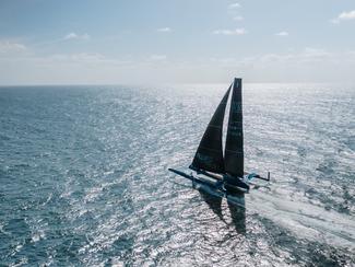 Le trimaran SVR-Lazartigue abandonne sa...