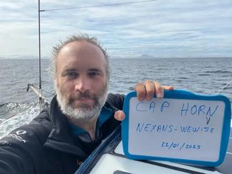 Fabrice Amedeo franchit le cap Horn, une étape...