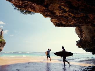 Surfer en Asie : le guide des meilleurs vagues