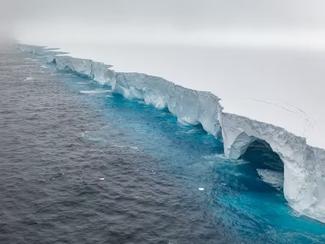 Le plus grand iceberg du monde en route vers...