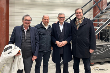 De gauche a droite : Yves Basle, Norbert Leifeld (Managing Director de Bavaria Yachtbau Holding), Gildas Le Masson ( Directeur General de Nautitech Catamarans), Kai Brandes (President du Conseil de Surveillance de Bavaria Yachtbau Holding) 