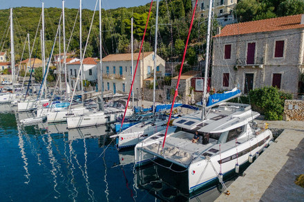 : Il n'est pas toujours facile de manoeuvrer dans un petit port mediterraneen. Pensez-y au moment de choisir votre bateau pour votre location... : Il n'est pas toujours facile de manoeuvrer dans un petit port mediterraneen. Pensez-y au moment de choisir votre bateau pour votre location...