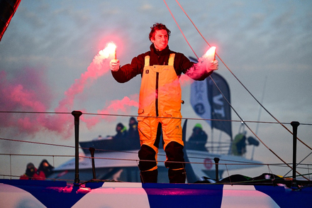 Nul besoin de se lancer sur le Vendee Globe ni de le remporter (comme Charlie Dalin) pour connaitre le bonheur d'une navigation en solitaire. 