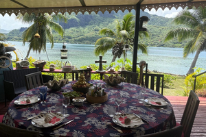 Le Jardinier de Corail – Chapitre 2 : Baie de Cook, chez Jean et Brigitte