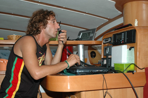 Division 240 : les moyens de communication à bord, soyez en règle