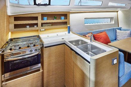 Les bateaux neufs sont bien amenages mais necessitent, avant de partir vivre a bord, une vraie preparation et de nombreux equipements supplementaires pour en profiter pleinement. A planifier et a budgeter.  Les bateaux neufs sont bien amenages mais necessitent, avant de partir vivre a bord, une vraie preparation et de nombreux equipements supplementaires pour en profiter pleinement. A planifier et a budgeter.