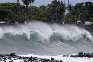Cyclone Garance à La Réunion : l'île repasse en alerte rouge, des dizaines de milliers de foyers sans électricité et eau potable