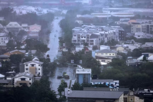 Cyclone Garance à La Réunion : l'île repasse en alerte rouge, des dizaines de milliers de foyers sans électricité et eau potable