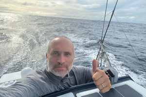 Vendée Globe : l'incroyable résilience de Fabrice Amedeo, dernier Français en lice