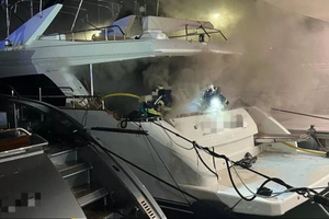 45 pompiers mobilisés pour un yacht en feu dans le port de Cannes, la série noire se poursuit sur la Côte d’Azur