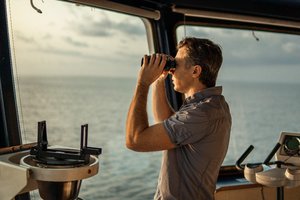 Un capitaine doit-il vraiment quitter son bateau en dernier ?