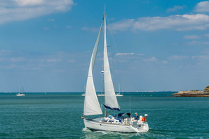 À bord, le papier fait de la résistance : pourquoi certains documents restent indispensables en mer