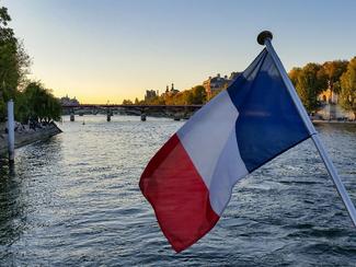 Pavillon ou drapeau : quelle est la différence ?