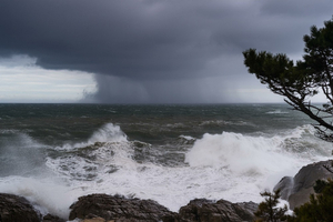 Mistral et tramontane déchaînés : mer dangereuse ce week-end en Méditerranée