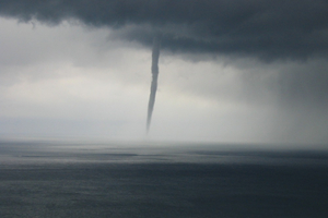 Trombes marines : tourbillons du ciel et pièges de la mer