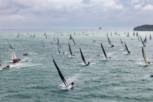 J-100 avant l’ouverture du village de la Rolex Fastnet Race