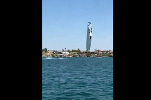 VIDÉO - Un bateau décolle à 320 km/h et se crashe en plein show !