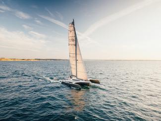 Dragonfly 40 : le trimaran pliable qui...