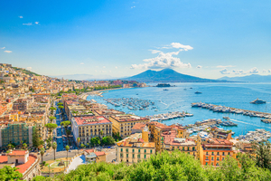 L’Italie accueillera la 38e Coupe de l’America Louis Vuitton : Naples désignée ville hôte pour 2027