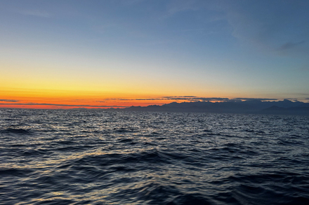 L'Aube sur l'ile de beaute, au large de Calvi, a 4h50 lundi L'Aube sur l'ile de beaute, au large de Calvi, a 4h50 lundi