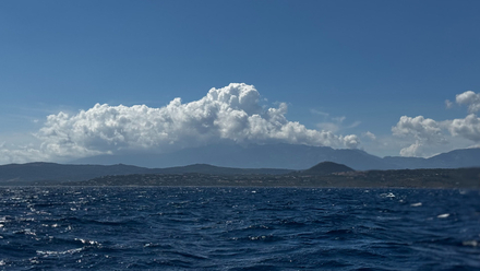Cumulification et instabilite sur le relief Corse, contrastant avec le beau temps sur la zone cotiere Cumulification et instabilite sur le relief Corse, contrastant avec le beau temps sur la zone cotiere