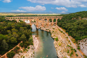 Le Pont du Gard : cadre idéal pour des activités nautiques en pleine nature