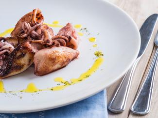 Encornets à la plancha : l’art de cuisiner juste