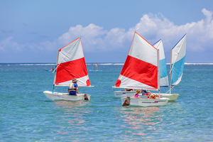 Pourquoi apprendre la voile dès l’enfance change durablement la donne