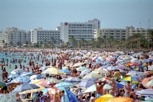 Surtourisme : peut-on encore sauver les destinations saturées ?