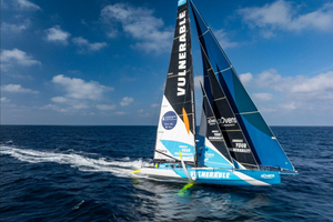 Thomas Ruyant et son voilier VULNERABLE à Dunkerque dès vendredi