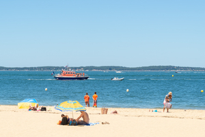 Sauveteurs en mer et surveillants de plage : les sentinelles de l’été