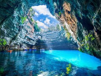 Melissani, la mystérieuse grotte grecque