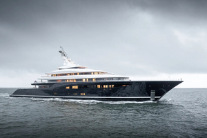 À Antibes, le premier yacht à hydrogène attire les regards