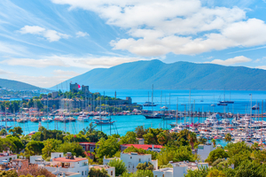 Baie de Bodrum : escale animée entre ports modernes, criques bleues et héritage antique