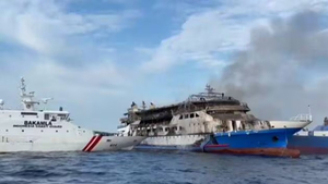 Incendie d'un ferry en Indonésie: bilan revu à 3 morts, plus de 500 passagers secourus