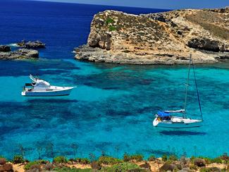Se protéger du soleil à bord : bimini, taud de...