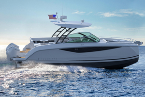 Four Winns TH33 : l’élégance sur deux coques