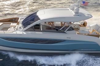 Four Winns TH38 : le nouveau catamaran à moteur qui redéfinit la vie à bord
