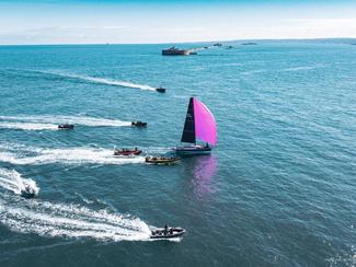 Rolex Fastnet Race 2025 : Whimjy 99 triomphe...