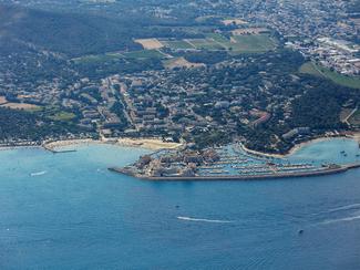 Bormes-les-Mimosas : un port moderne tourné...