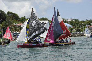 Traditour 2025 : une régate spectaculaire qui fait vibrer la Guadeloupe et préserve les bateaux traditionnels