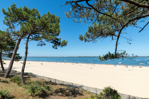 Un week-end estival sur les plages françaises : chaleur, mer calme et soleil