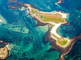 Eau turquoise et sable blanc dans l'archipel...